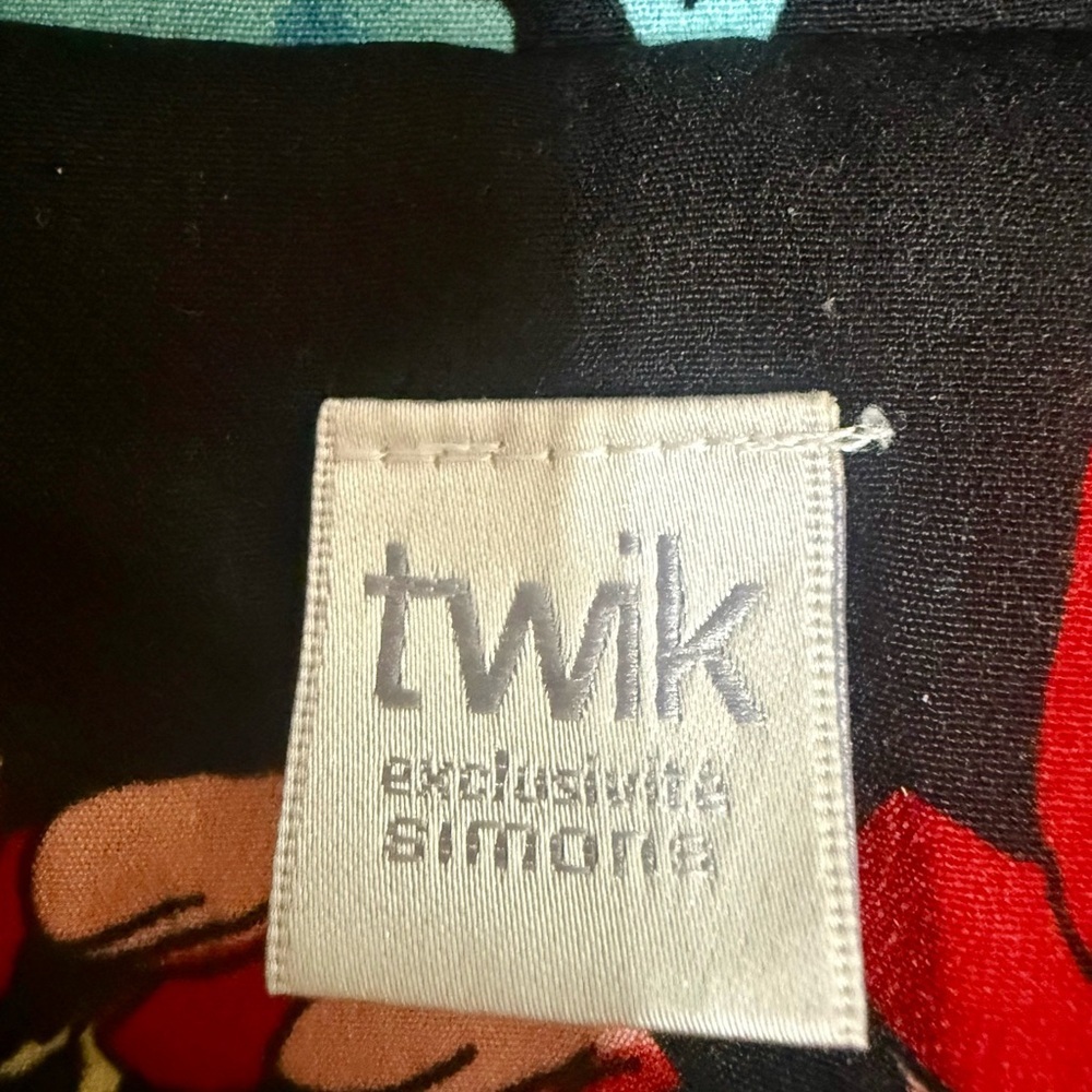 Twik ๐ฅ Vibrant Floral Pattern Top - Picture 3 of 4